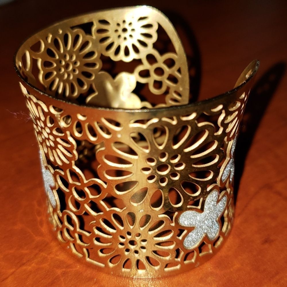 Gold And White Floral Cuff Bracelet - Picture 2 of 4